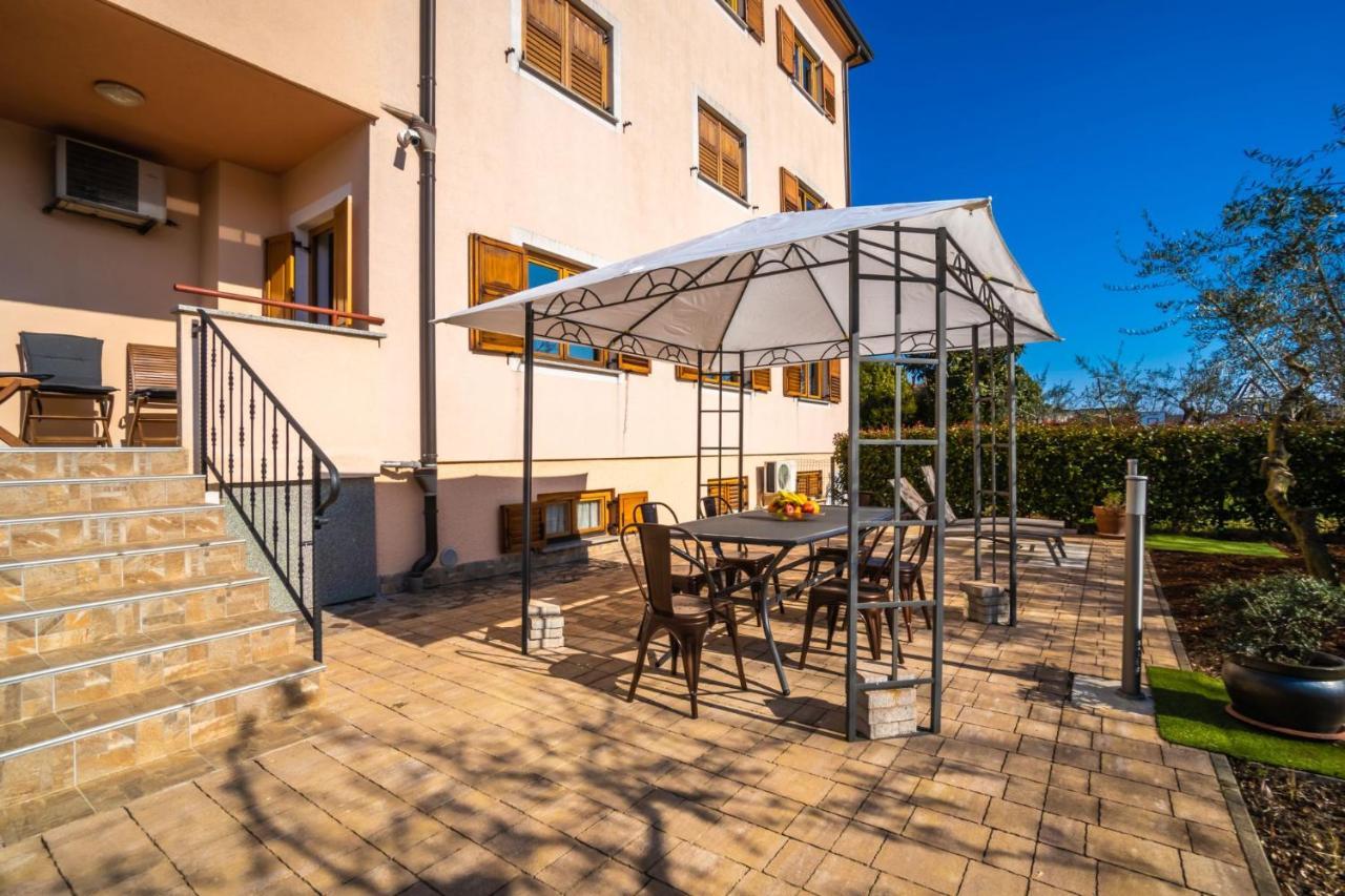 Moreri Garden Novigrad  Bagian luar foto